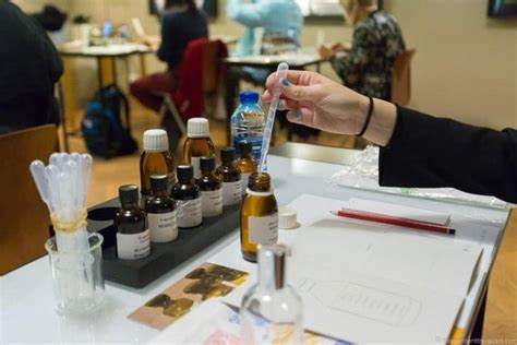 perfume making workshop paris.